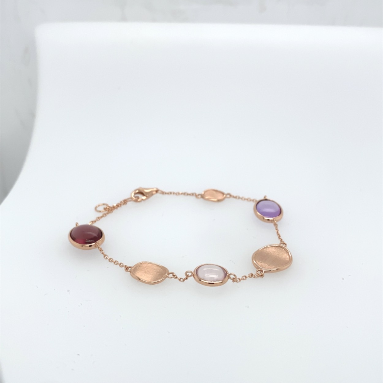  14 krt rosé gouden armband met rhodoliet en amethist en rose kwarts