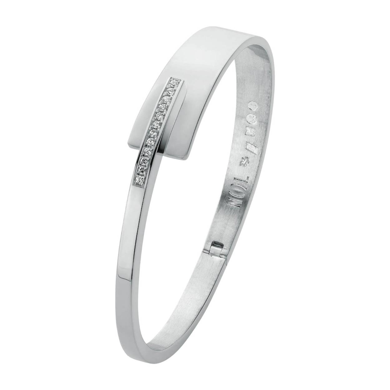 De sieraden van NOL staan voor puur vakmanschap, met de hand gemaakt en uniek in zijn soort.