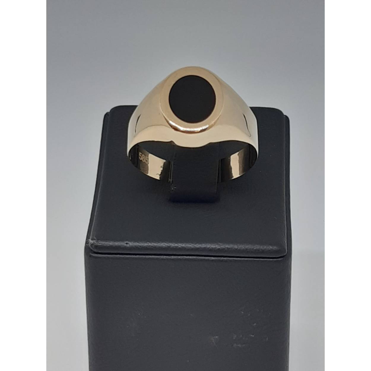 goud ring 14k  met zwart sten 