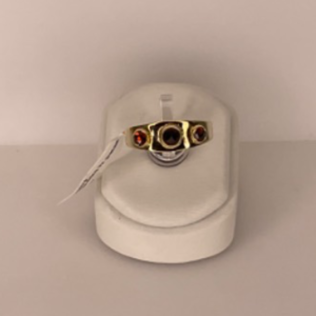 Gouden ring met granaat 3x kasius