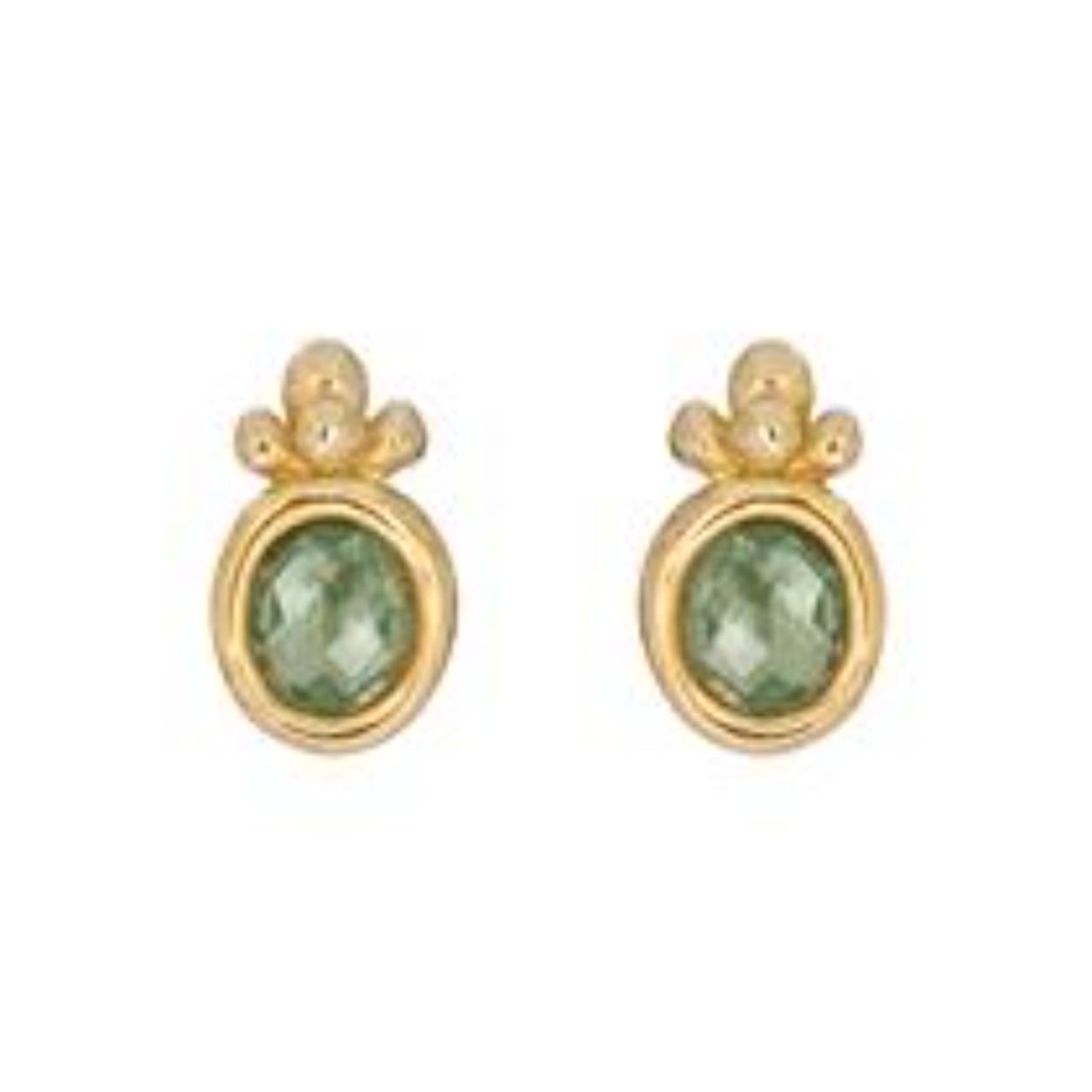 Deze geel goud vergulde oorknoppen hebben elk een 6 x 5 mm groene kwarts steen.