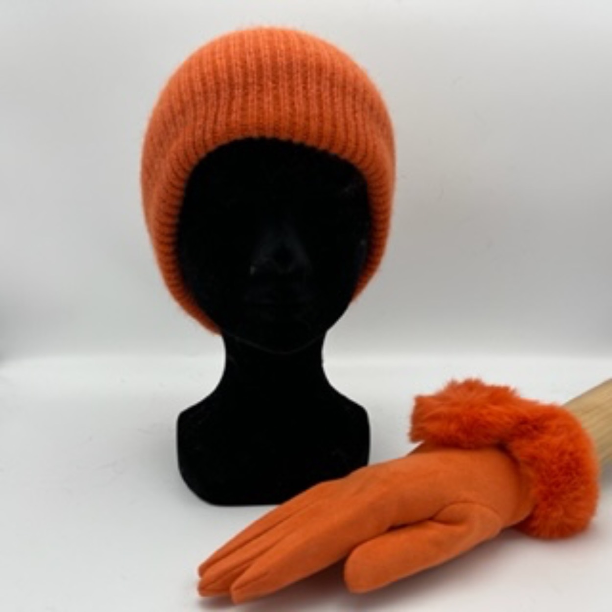 Modische handschoen ontwikkeld in Italië. Heerlijk dacht en natuurlijk warm.