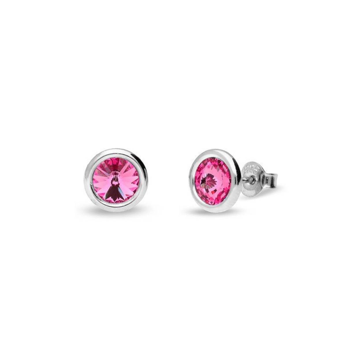 Maak je looks compleet met deze prachtige Small Bonbon Birthday Studs Oorbellen van SPARK Jewelry voor dames. De kleur Pink Turmaline staat voor de maand Oktober.

Zilveren oorstekers met een roze kleur, facetgeslepen Swarovski kristal (ø6mm) waar achter een rond zilveren plaatje zit met een slanke steker. De steker is voorzien van een pousette (vlinder) sluiting, waardoor u deze oorstekers gemakkelijk in- en uitdoet. De oorstekers zijn gemaakt van 925 sterling zilver, om een mooie glans te behouden zijn alle sieraden van Spark gerhodineerd.

Maak je look helemaal af door te combineren met de Earrings. Spark Birthday Stone Necklace Rozenkwarts NB1122SS29R.