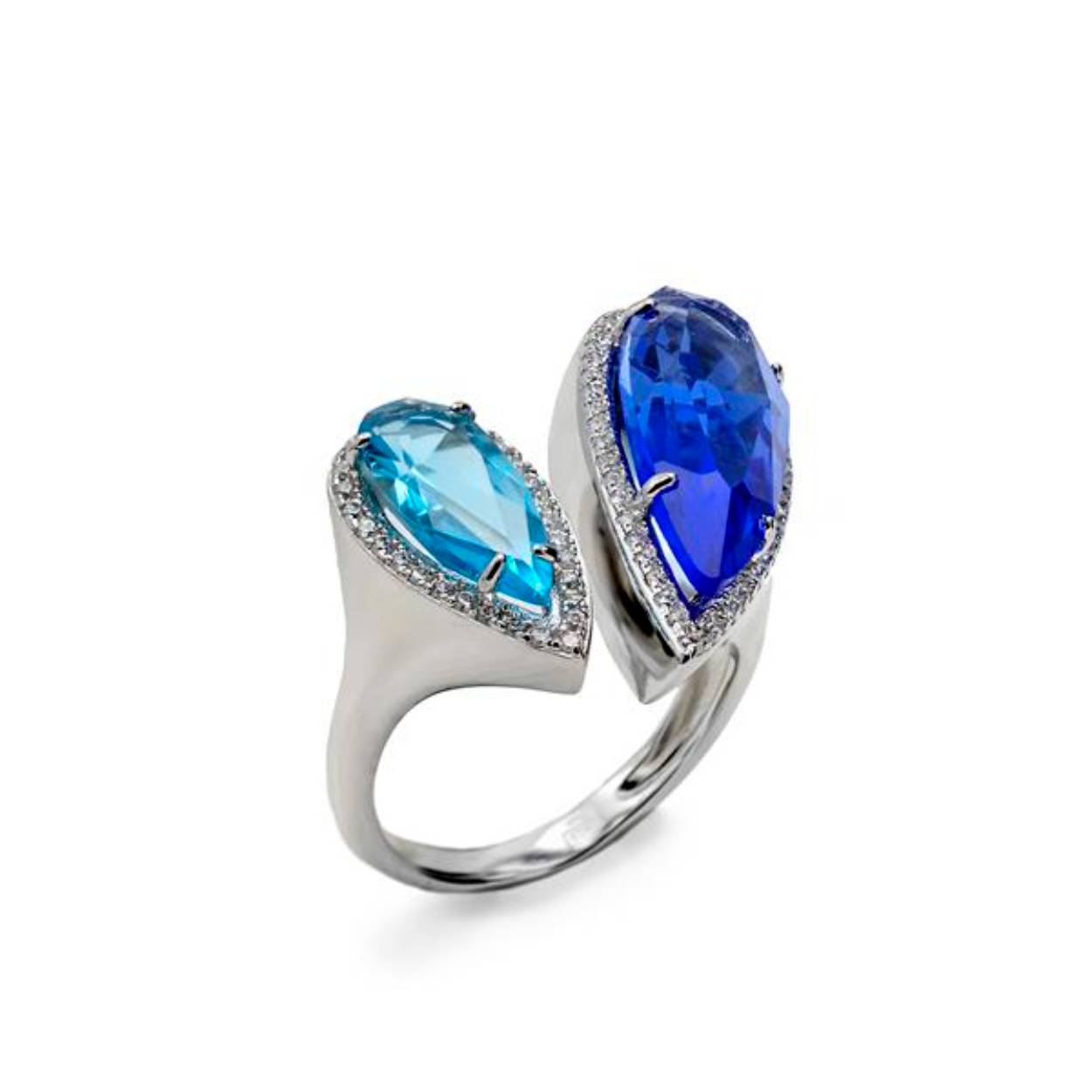 Zilveren ring met blauwe stenen en zirkonia