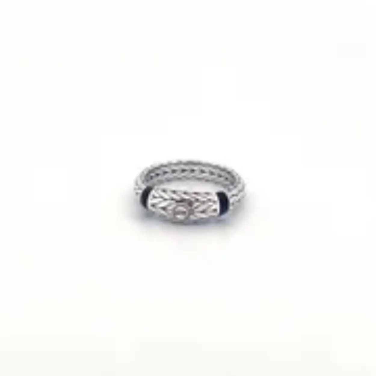 Deze prachtige ring 619 Ellen Stone is gemaakt van tijgeroog en heeft een diep marineblauwe kleur. Met een maat van 18 is het een elegante toevoeging aan elke outfit. Draag deze ring als statementstuk op zichzelf of combineer hem met andere sieraden voor een verfijnde look. Een tijdloos en veelzijdig stuk voor elke gelegenheid.