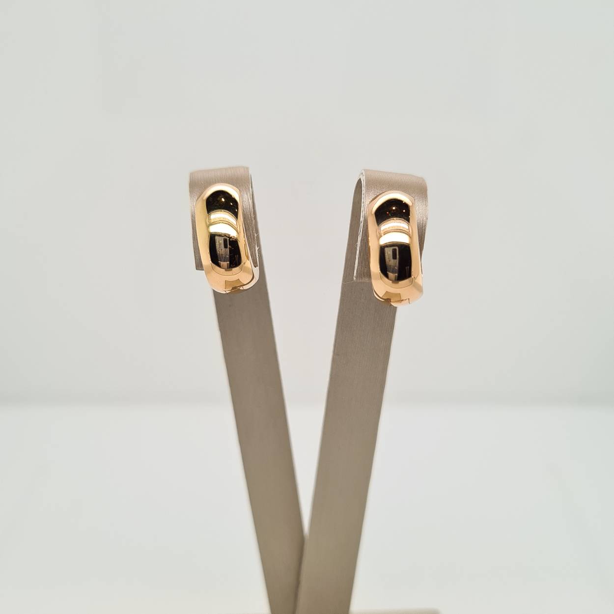 Prachtige 14 karaat roségouden oorsieraden.