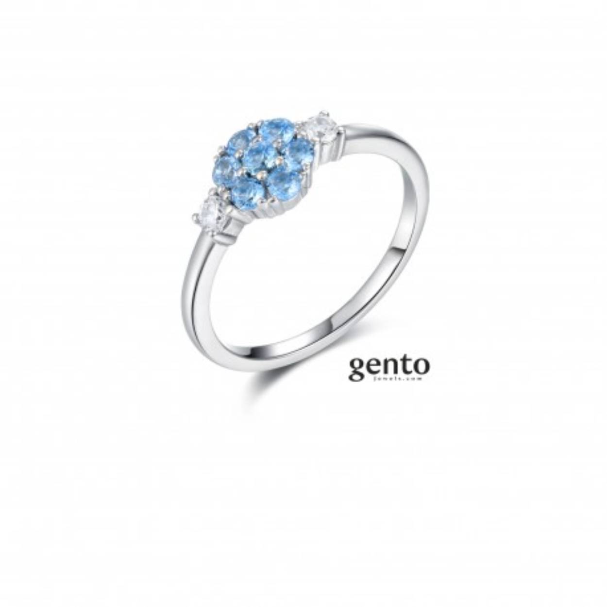 zilver ring maat 54 met schitterende witte en blauwe steentjes gezet