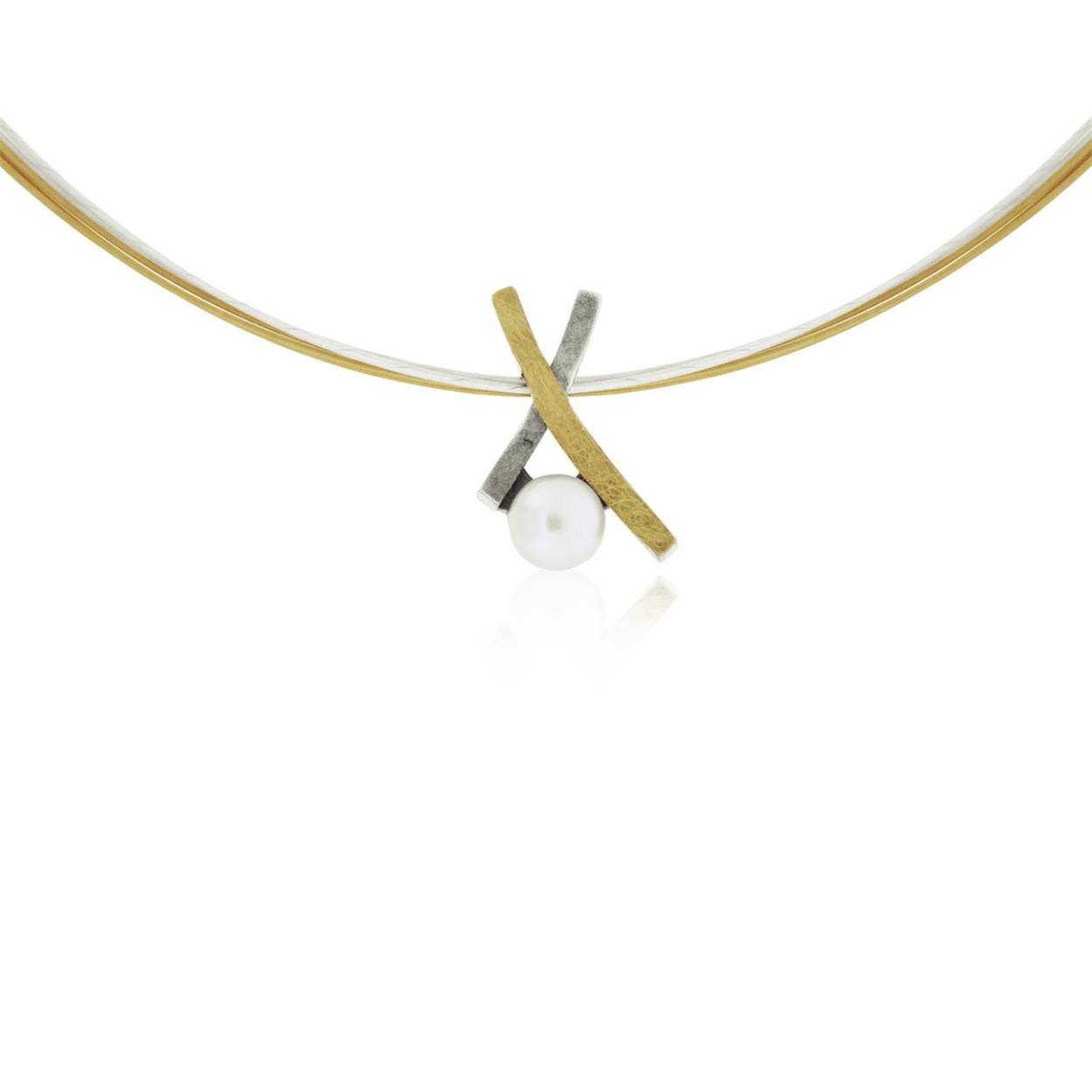 925 white silver pendant with 18k yellow gold and one pearl. Small size.