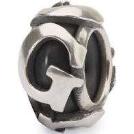 Dit is een kraal van Trollbeads met de naam: G Stopper. Deze kraal is gemaakt van sterling zilver.