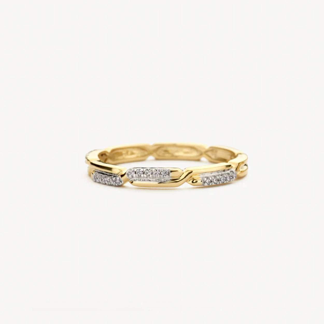 Deze ring van 14k geel- en witgoud bezet met sprankelende zirkonia heeft een origineel, speels ontwerp. De doorsnede van de band is 2,6 mm. Combineer deze fraaie ring met andere (aanschuif)ringen uit onze collectie of draag hem alleen.
