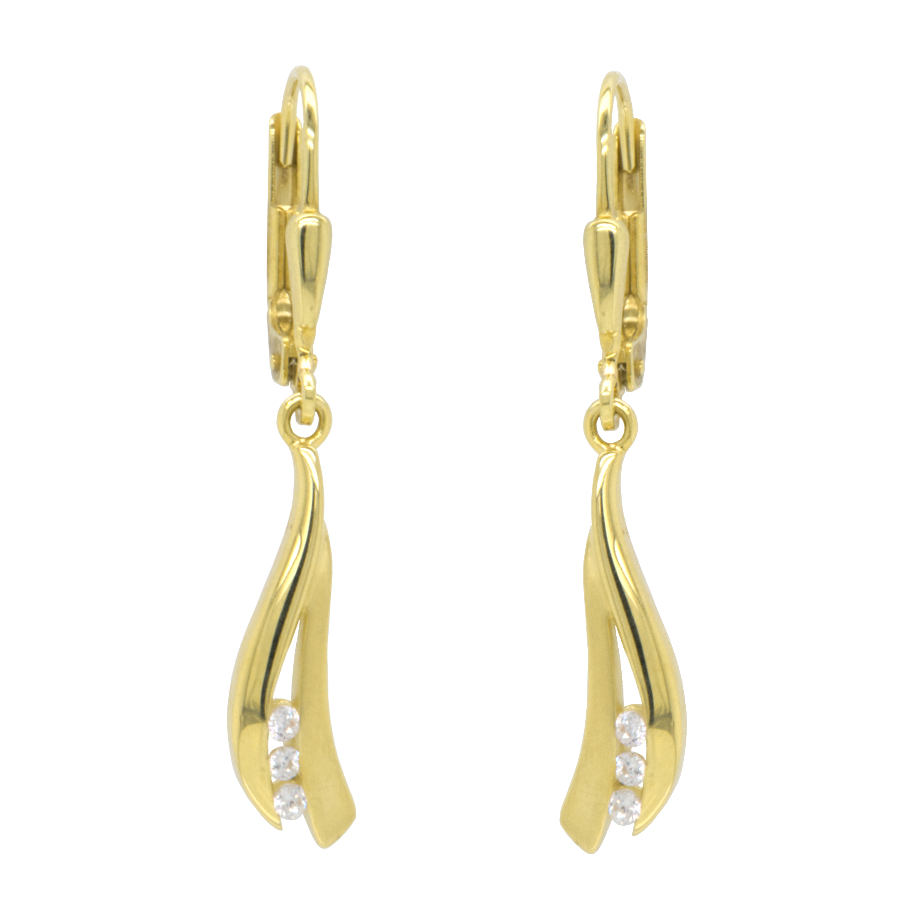 Deze geel gouden oorhangers zijn ontzettend elegant. Een geel gouden strook is fijn gematteerd, terwijl de andere geel gouden strook is glad gepolijst. Tussen deze twee stroken zijn drie briljant geslepen zirkonia stenen gezet, wat zorgt voor een complete uitstraling.