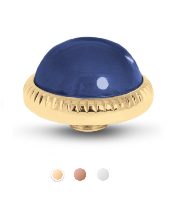 Het Melano Vivid Cz steentje is 12 mm breed en is verkrijgbaar in 8 verschillende trendy kleurtjes. De zetting is vervaardigd uit edelstaal en het steentje zelf uit Zirkonia.

U kan kiezen uit 3 verschillende platings (zilverkleurig, rosegoudkleurig of goudkleurig). Geef bij u bestelling aan in de winkelmand in het vak opmerkingen in welke plating(zilverkleurig, rosegoudkleurig of goudkleurig) en welke kleur u wenst te ontvangen. Levertijd 2-4dagen