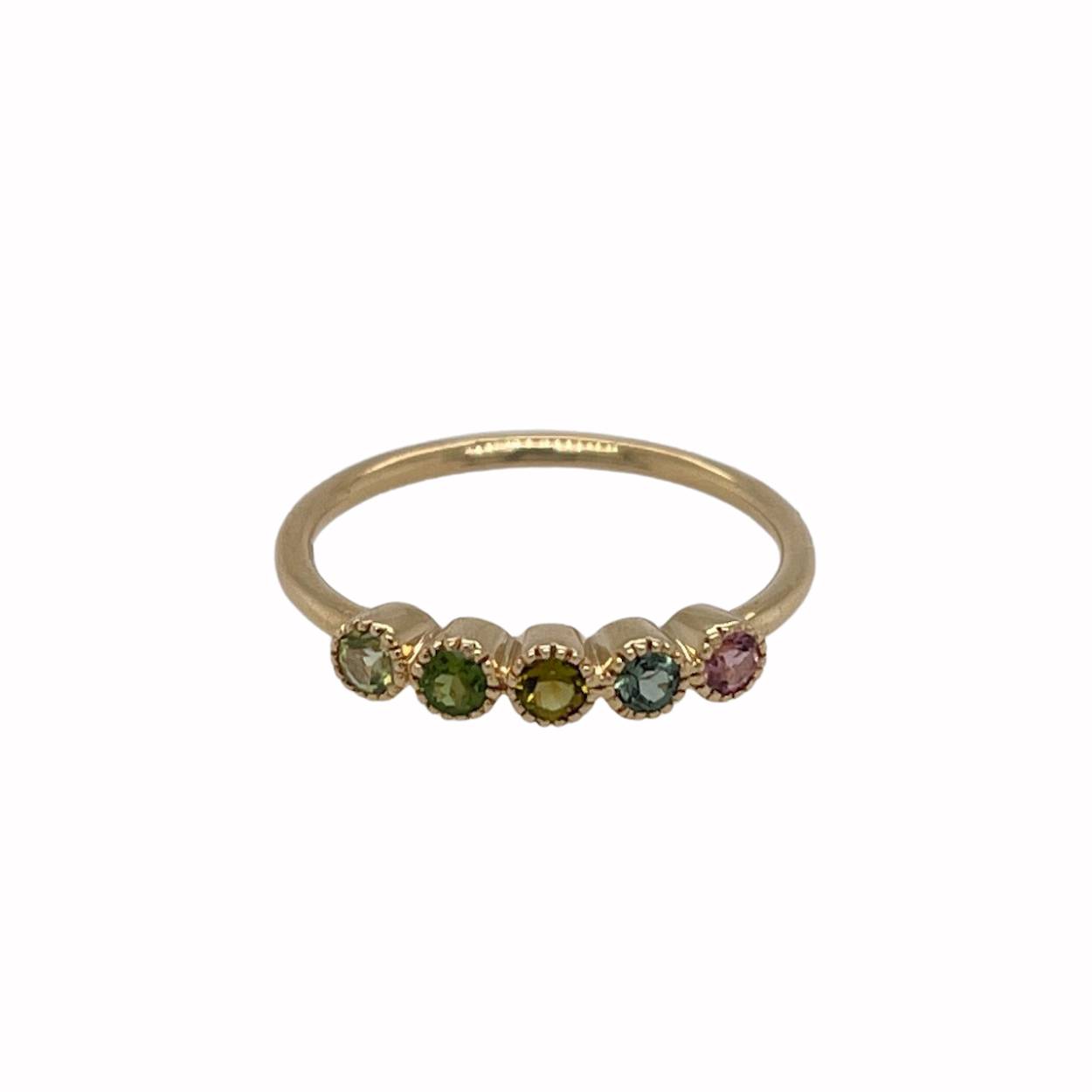 Ring van 14 kt goud met 5 facet geslepen steentjes van 3mm