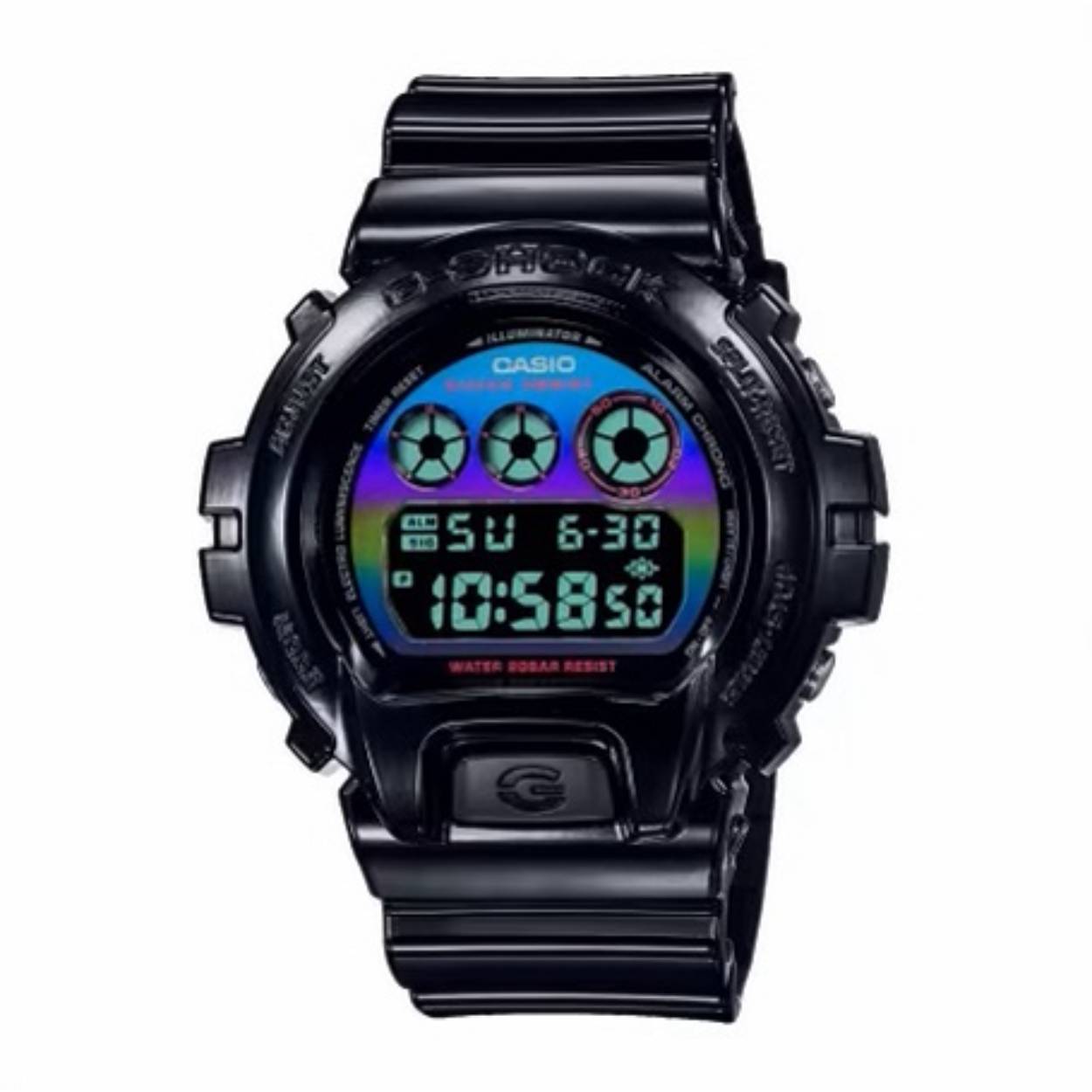 Dit Casio horloge behoort tot de G-Shock collectie.
Referentienummer: DW-6900RGB-1ER

Het horloge heeft een diameter van 53MM. De kast en de band zijn gemaakt van kunststof. Het horloge heeft een regenboog wijzerplaat en mineraal glas. Het horloge is perfect voor vrij duiken zonder scuba-uitrusting: het horloge is waterbestendig tot 20 bar.

Ontdek de Virtuele regenboog-serie. Verken het kleurrijke spectrum dat ontstaat als de schoonheid van de cybertech-gamewereld samenkomt met het streven naar ultieme robuustheid van de G-SHOCK. De randen en banden zijn glanzend zwart, en de wijzerplaten zijn voorzien van dampafzetting in regenboogkleuren en een veelkleurig ontwerp. Het resultaat is een serie met een opvallend look in alle coole kleuren van het spectrum, die oplicht in het donker en een verpletterende indruk maakt bij iedere modestijl.