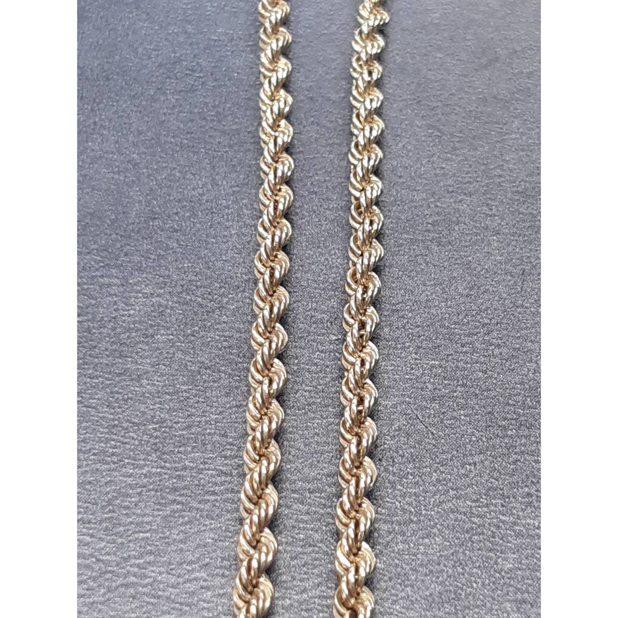 De gouden rope ketting BREA-0002567 is een luxe 14kt gouden ketting met een glanzende afwerking. Met een diepte van 2,75 en een gewicht van 8,12 gram straalt deze 75 cm lange ketting elegantie uit. Perfect te dragen op een nette blouse of een elegante jurk voor een verfijnde uitstraling.