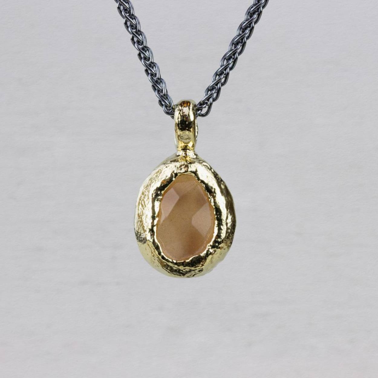 collier roze maansteen