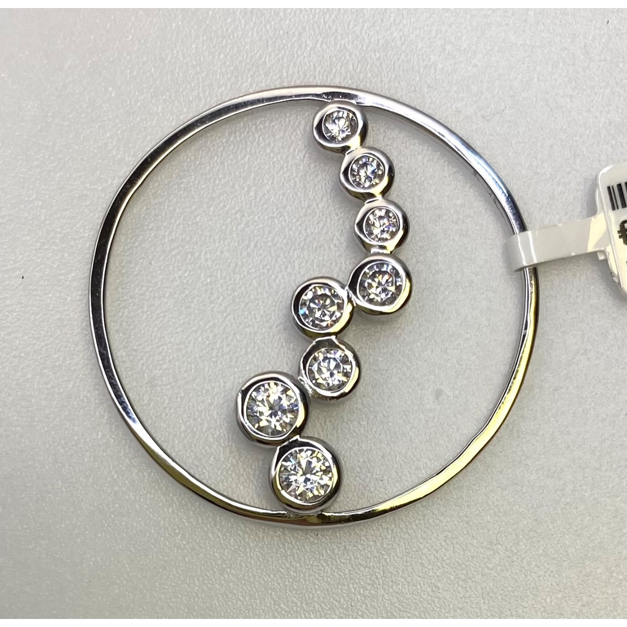 Zilver met zirkonia in ronde zetting