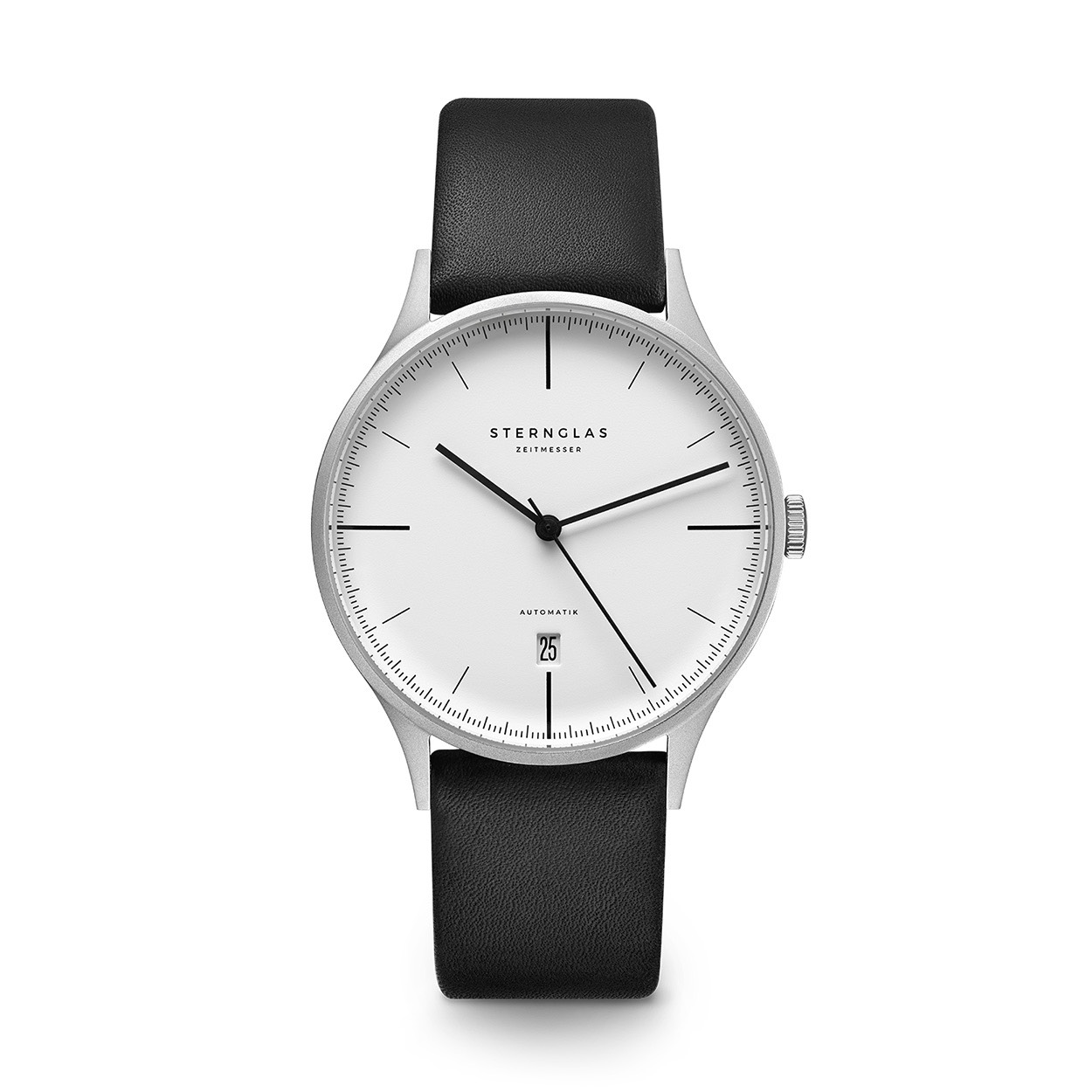 Sternglas Asthet 40.01.2108.0338 S02AS01PR14

- Behuizing gemaakt van staal, in de kleur zilver
- Horlogeband gemaakt van leer, in de kleur zwart, met gesp
- Automatisch uurwerk
- Datum weergave
- Voorzien van saffierglas, zeer hard en vrijwel krasvrij
- 5 ATM waterdicht, geschikt om mee te douchen.
- Breedte van de behuizing is 40 mm
- Dikte van de behuizing is 8.5 mm