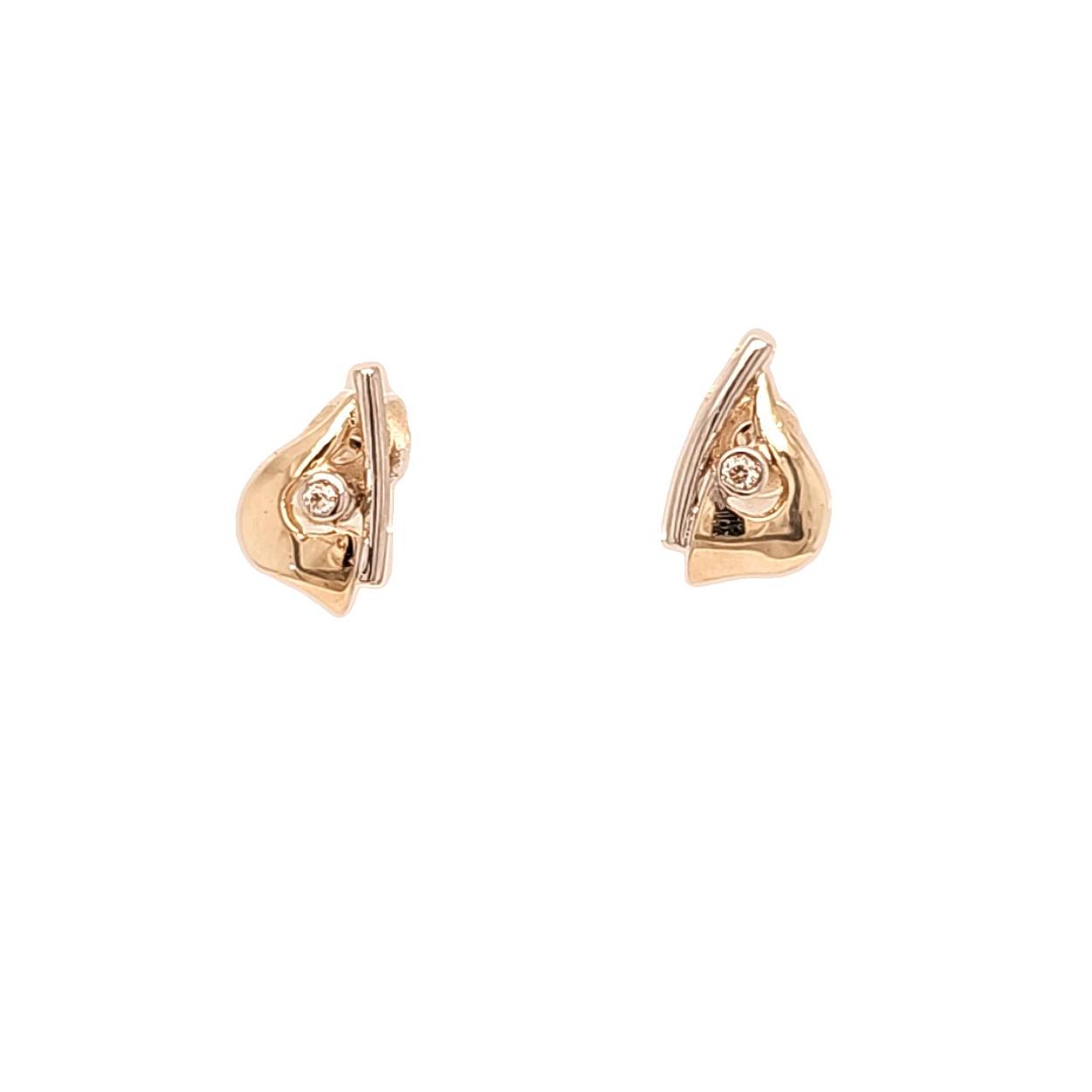 geelgouden en witgouden oorknop met diamant