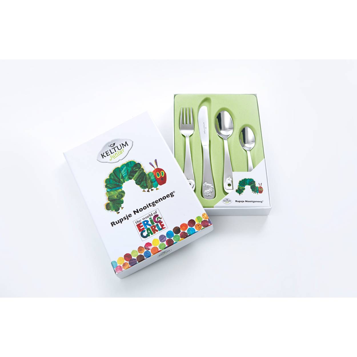Kinderbestek van het merk 'Van Kempen & Begeer'
Thema: Rupsje nooitgenoeg
4-delig kinderbestek in roestvrij staal
Bevat: 1 vork, 1 mes, 1 grote lepel, 1 kleine lepel. 