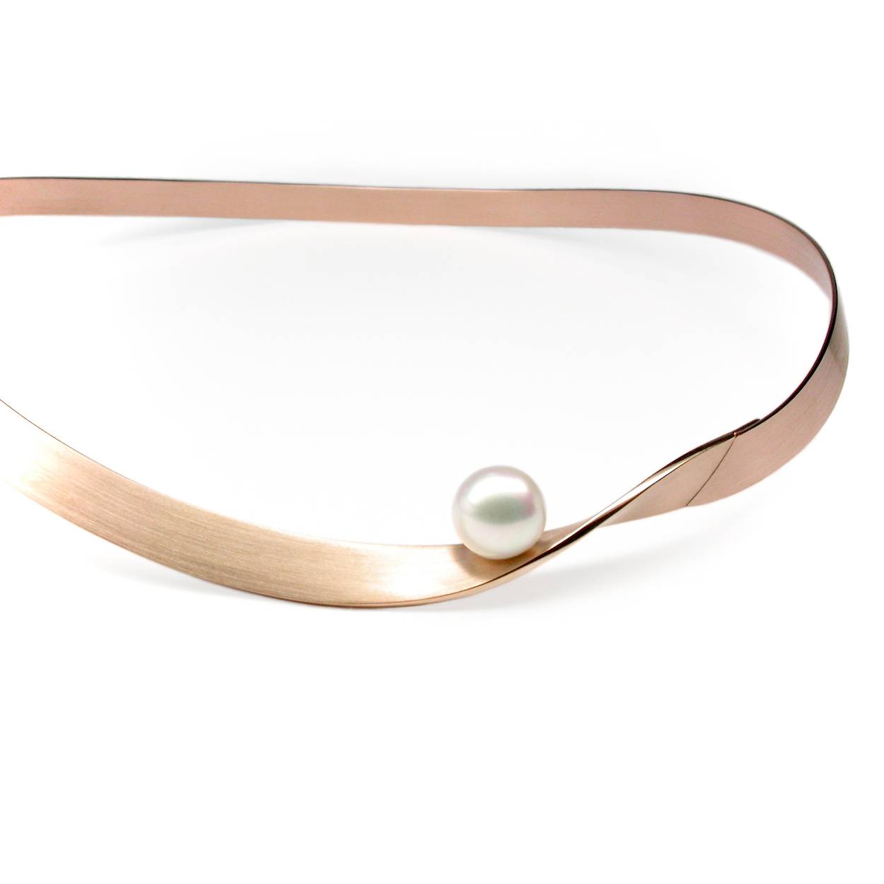 14 karaat geel gouden spang met zuidzee parel 9.5mm