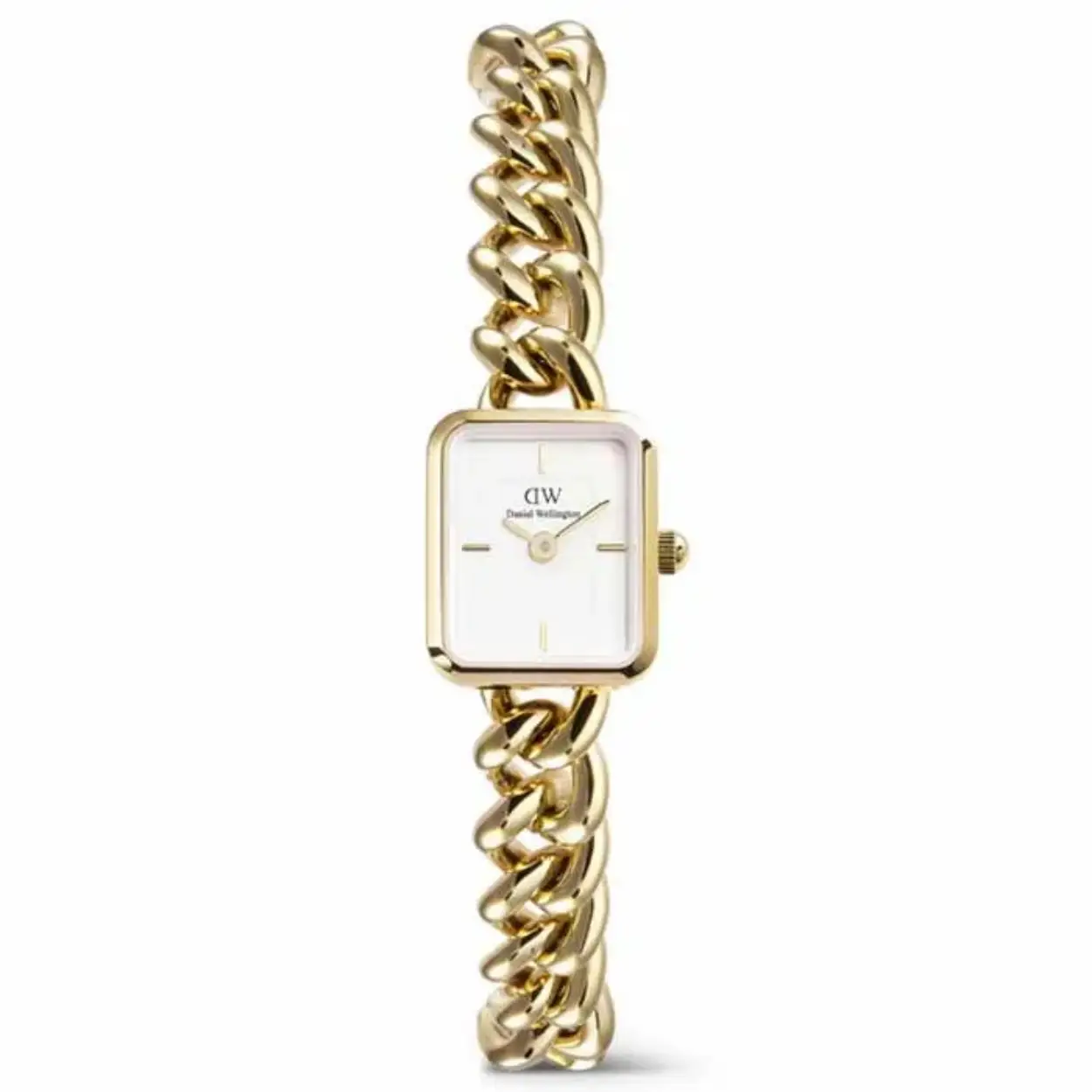 Het Daniel Wellington Jolie Chain horloge; een prachtige combinatie van een elegant sieraad en een hoogwaardig uurwerk maakt dit fijne horloge een tijdloze mix van het Quadro mini model en een schakelarmband. Het subtiele vierkante gold plated klokje van 15,4 x 18,2mm integreert naadloos met de prachtige gold plated edelstalen schakels van de band, waardoor een functioneel en toch decoratief design ontstaat. De schakelband is uit één stuk vervaardigd en heeft een klepsluiting,  indien nodig kunnen er schakels verwijderd worden om het bandje passend te maken. Het Jolie Chain horloge heeft een quartz uurwerk, mineraal glas en is 3 ATM waterbestendig.