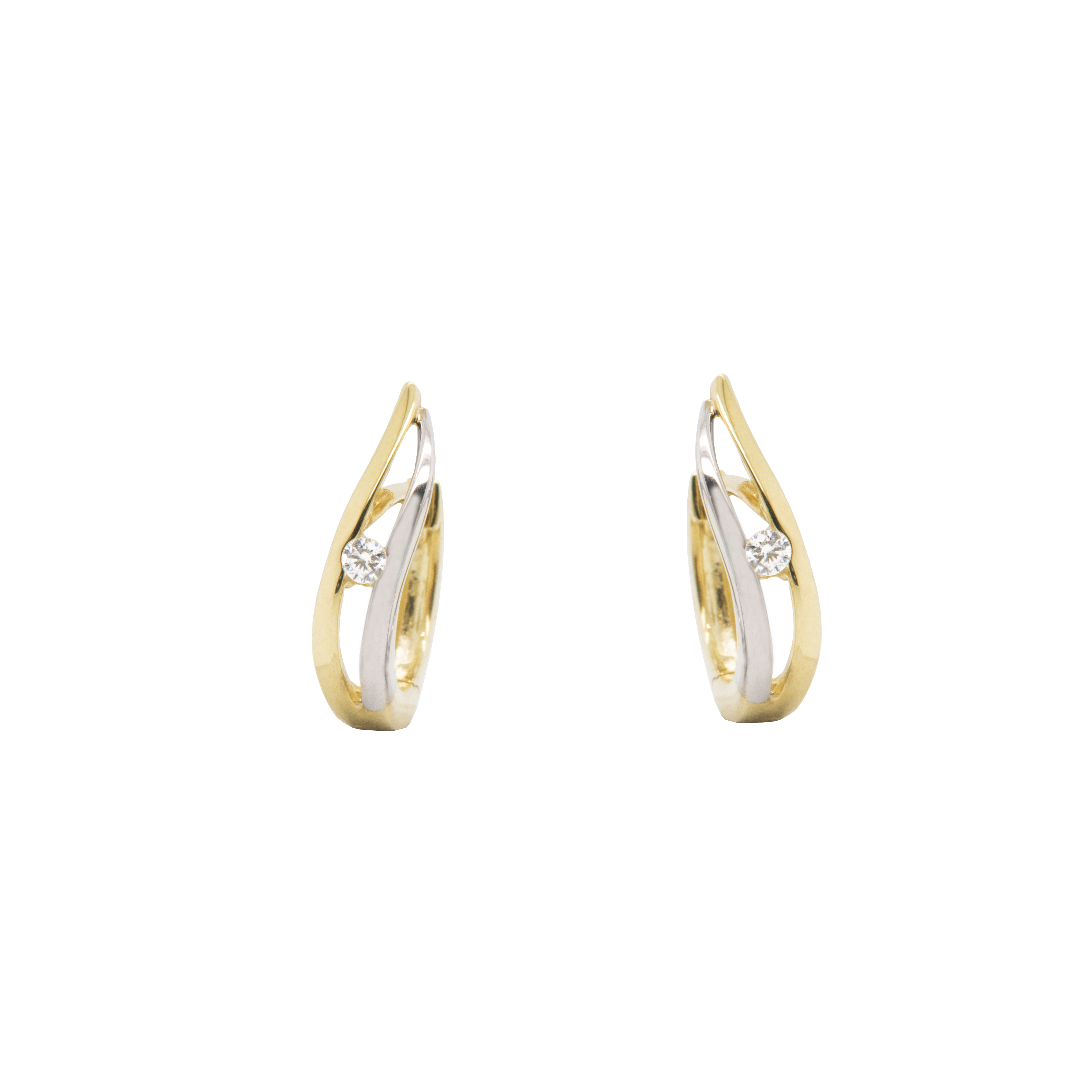 Deze bicolor gouden klapoorringen zijn erg sierlijk. De oorringen zijn volledig glad gepolijst en de zirkonia steen is briljant geslepen. Ook hebben de oorringen een rustige uitstraling en staan ze ongelofelijk mooi op het oor.