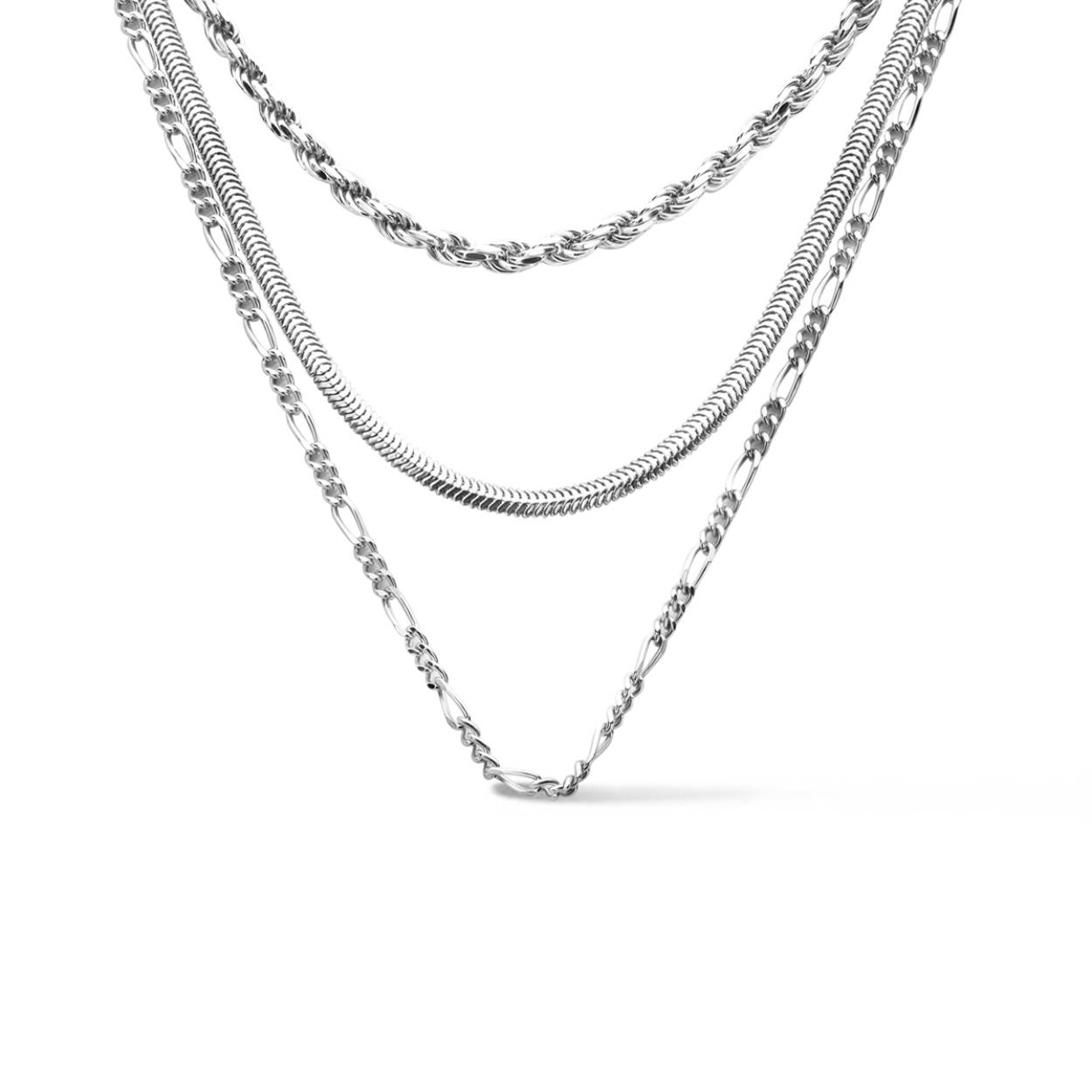  925 zilveren collier uitgevoerd met drie verschillende schakels. Het collier heeft een draaglengte van 40cm.