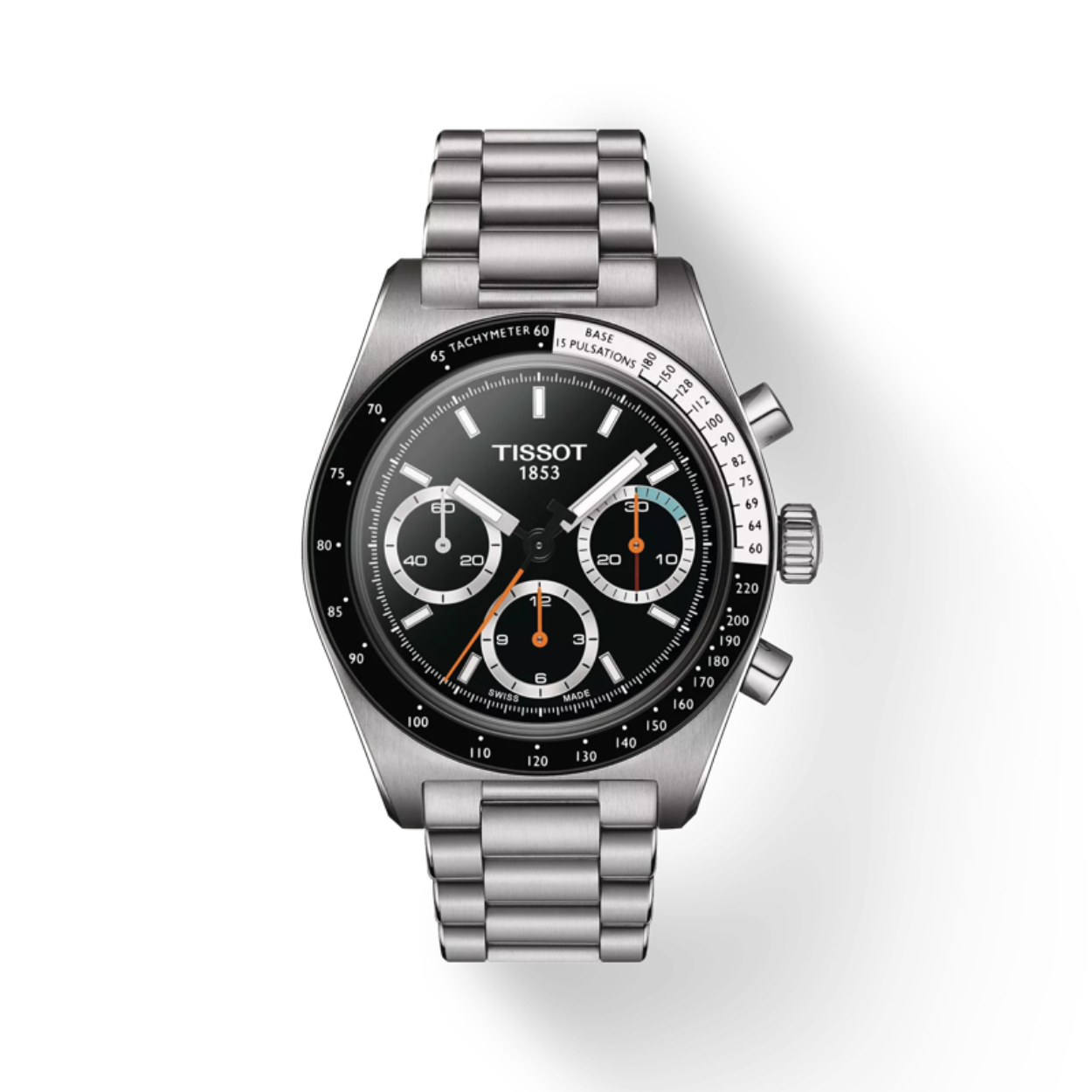 Het Tissot-horloge overtuigt met krasbestendig, ontspiegeld saffierglas aan één kant en een tweekleurige bezel van mineraalglas in zwart en wit. De zwarte wijzerplaat met contrasterende wijzers, indexen en subwijzerplaten geeft het horloge een elegante uitstraling. Met een diameter van 41 mm, een band met snelwisselsysteem en een Zwitsers handopwinduurwerk is dit horloge niet alleen stijlvol, maar ook functioneel. De transparante achterkant en het krasbestendige, ontspiegelde saffierglas ronden het hoogwaardige design af.