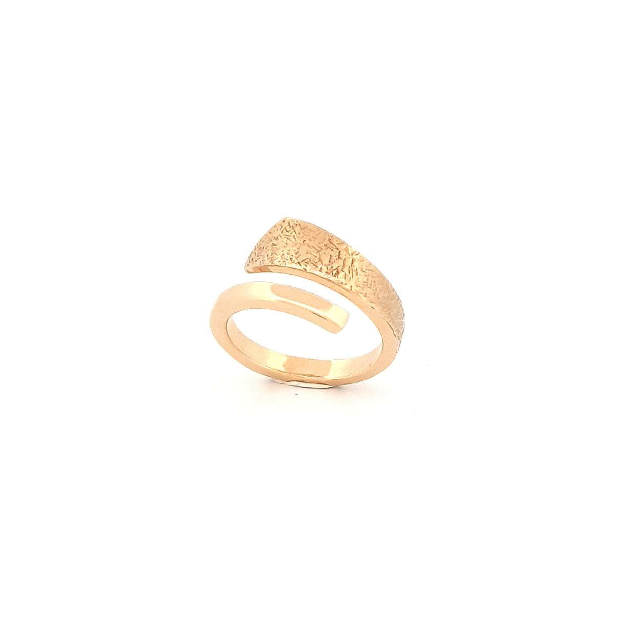 Deze beauty is uit 1 stuk met de hand gesmeed. 
Het strakke design staat open voor eigen interpretatie en is overal goed bij te dragen. Deze ring is ook te maken met een matte afwerking of glanzend.

Maak een afspraak en kom deze sierlijke ring eens passen! Of bestel haar gelijk, dan sturen we deze mooi verpakt naar je toe.