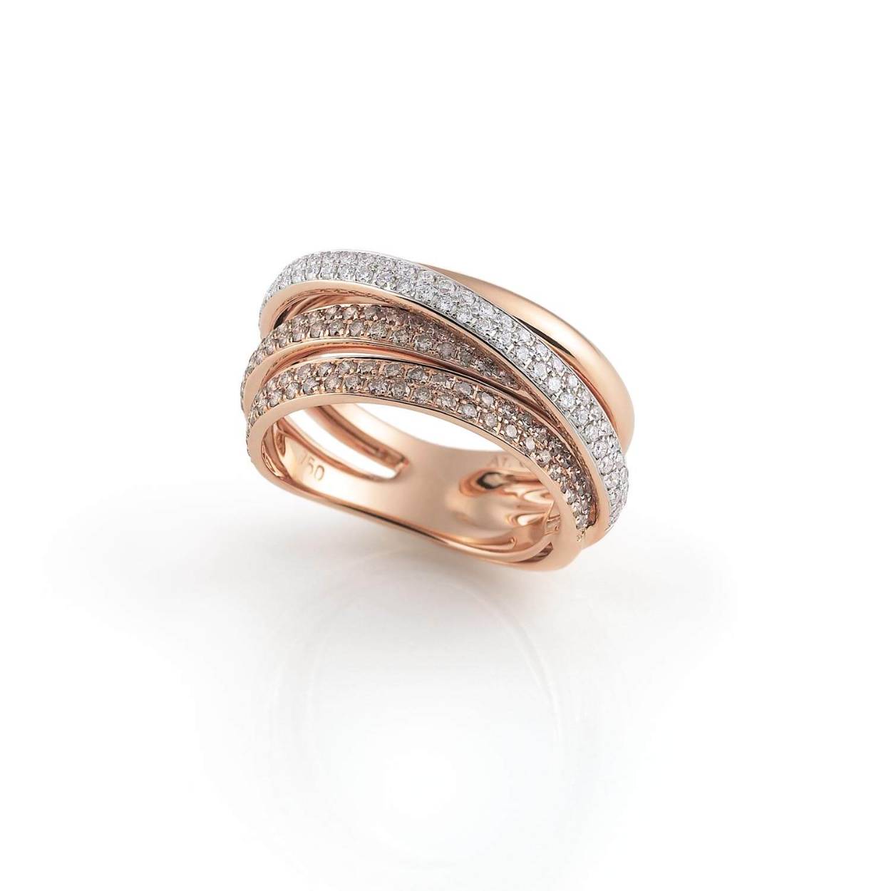 Prachtige sierlijke 18krt rosegouden ring van het Italiaanse merk Al Coro. De ring is voorzien van 156 briljant geslepen diamanten 1,14crt SI H.

**Op de foto is de ring afgebeeld met witte en bruine diamanten, de ring in onze collectie is geheel gezet met witte diamanten.