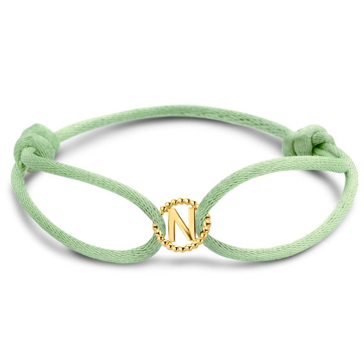 Ieder sieraad bewaart een verhaal, jouw verhaal. Bij de sieraden van Just Franky vinden we het belangrijk dat deze momenten blijven leven. Je legt het moment vast in een persoonlijk sieraad, zodat je het altijd op je hart kunt dragen. Bij Just Franky is ieder sieraad uniek. Je hebt namelijk de mogelijkheid om het sieraad helemaal eigen te maken. Kies jouw initialen of van je ‘Loved ones’ en draag deze vanaf nu altijd bij je. Elk sieraad is handgemaakt in Nederland.