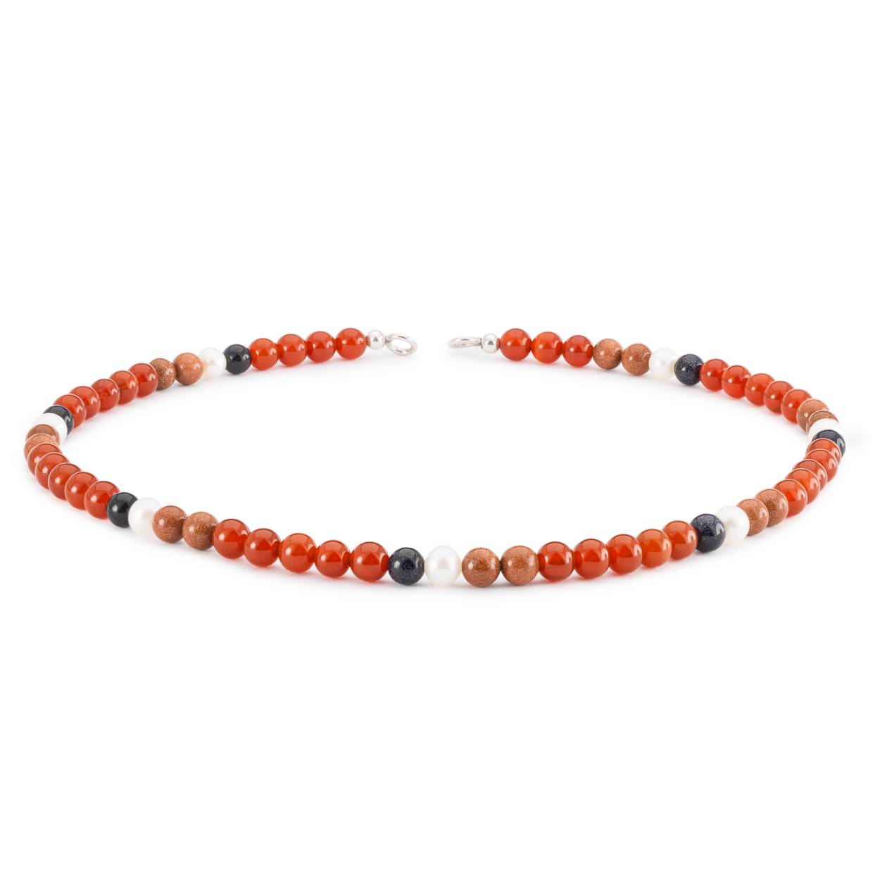 Een handgemaakt collier met bruine en blauwe goudstenen, rode onyx en zoetwaterparels. Om je te helpen weer energie te krijgen en je kracht en welzijn te schenken.