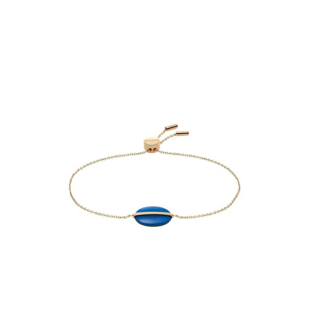 Skagen Armband SKJ1576710 Sea Glass goudkleurig
Deze schakelarmband is gemaakt van goudkleurig roestvrij staal geaccentueerd met blauw glas en heeft een schuifsluiting.

Deze Sea Glass collectie is geïnspireerd op de strakke lijnen waar Deens design over de hele wereld bekend om staat. Elk sieraad maakt gebruik van kleuren van het seizoen die de schoonheid van gevonden zeeglas en minimalistisch design benadrukken.

Skagen
Als wereldburger houdt Skagen het sociale landschap voortdurend in de gaten - van de mensen tot de planeet. Bij Skagen vinden ze dat het tijd is voor verandering.

Het ontwerp van het merk zal beïnvloed blijven worden door Deens design en de milieuvriendelijke processen die in Denemarken zijn ontwikkeld. Je zult zien dat dit tot leven komt door een groter aantal stijlen aan te bieden met duurzamere materialen en door actie te ondernemen om klimaatverandering tegen te gaan door water en afval te verminderen.

Ga mee met Skagen op dezer reis om meer pro-planet te worden.
