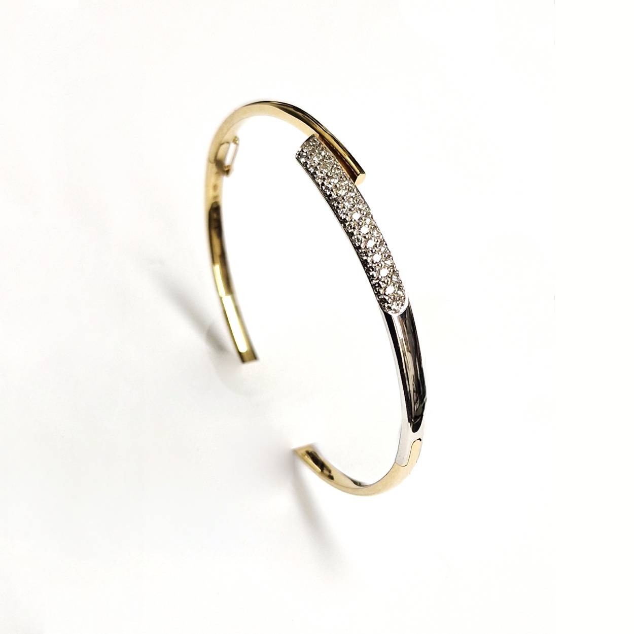 Bicolor Bangle armband 1 zijde geplaveid  met briljant