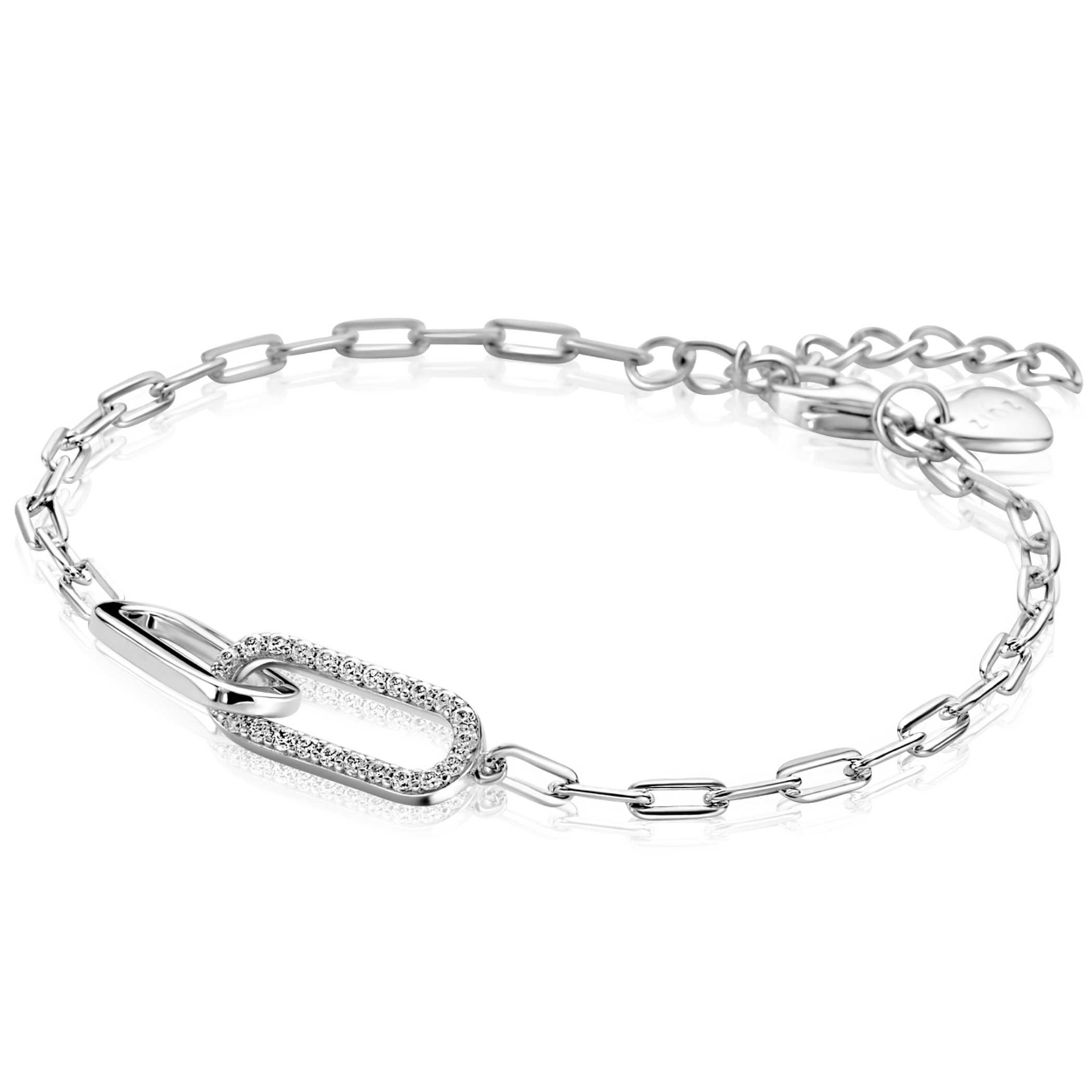 ZINZI zilveren paperclip schakelarmband, waarbij in het midden twee open ovale schakels (7mm breed) met elkaar verbonden zijn. Eén ovale schakel is bezet met witte zirkonia's en de andere ovale schakel is glad. Combineer de armband gemakkelijk met de bijpassende ketting voor een complete look. De lengte van de armband is te variëren tussen 17cm en 20cm. Vervaardig van eerste gehalte zilver (925) en en voorzien van een extra rodiumlaag voor een langdurige glans.
