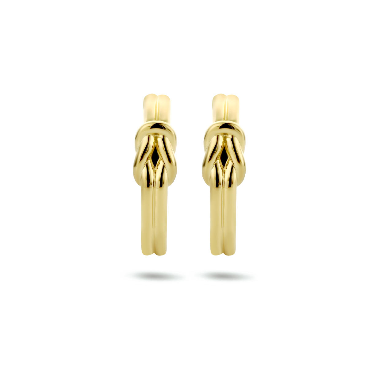 De Vergulde Stekeroorringen, zijn creoolse oorbellen van zilver, goudkleurig verguld en glanzend. Ze hebben een diameter van 16 mm en een breedte van 4,5 mm. Met een poussette sluiting zijn ze zowel elegant als comfortabel. Perfect voor dagelijks gebruik of speciale gelegenheden, combineren ze moeiteloos met elke outfit.