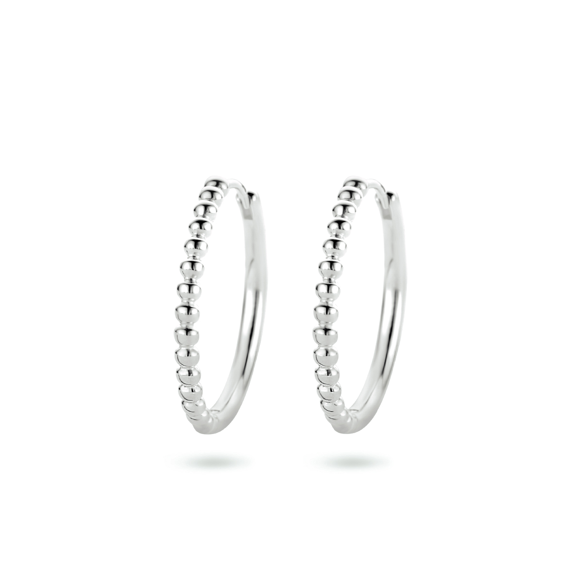 Gerhodineerd 925 zilveren klapoorringen met een breedte van 2.3mm.