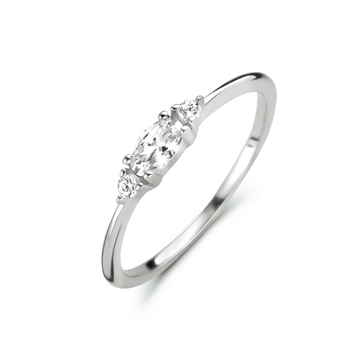 925 Gerhodineerd zilveren ring uitgevoerd met schitterende zirkonia. De ring heeft een breedte van 3.0mm.