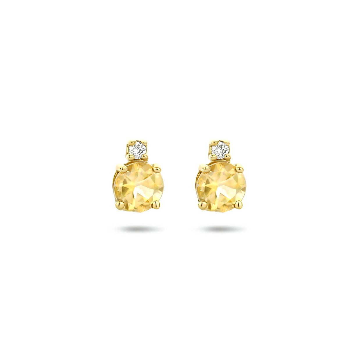 14k Geelgouden oorknoppen uitgevoerd met een schitterende citrien en diamant. De oorknoppen hebben een afmeting van 6x4mm.