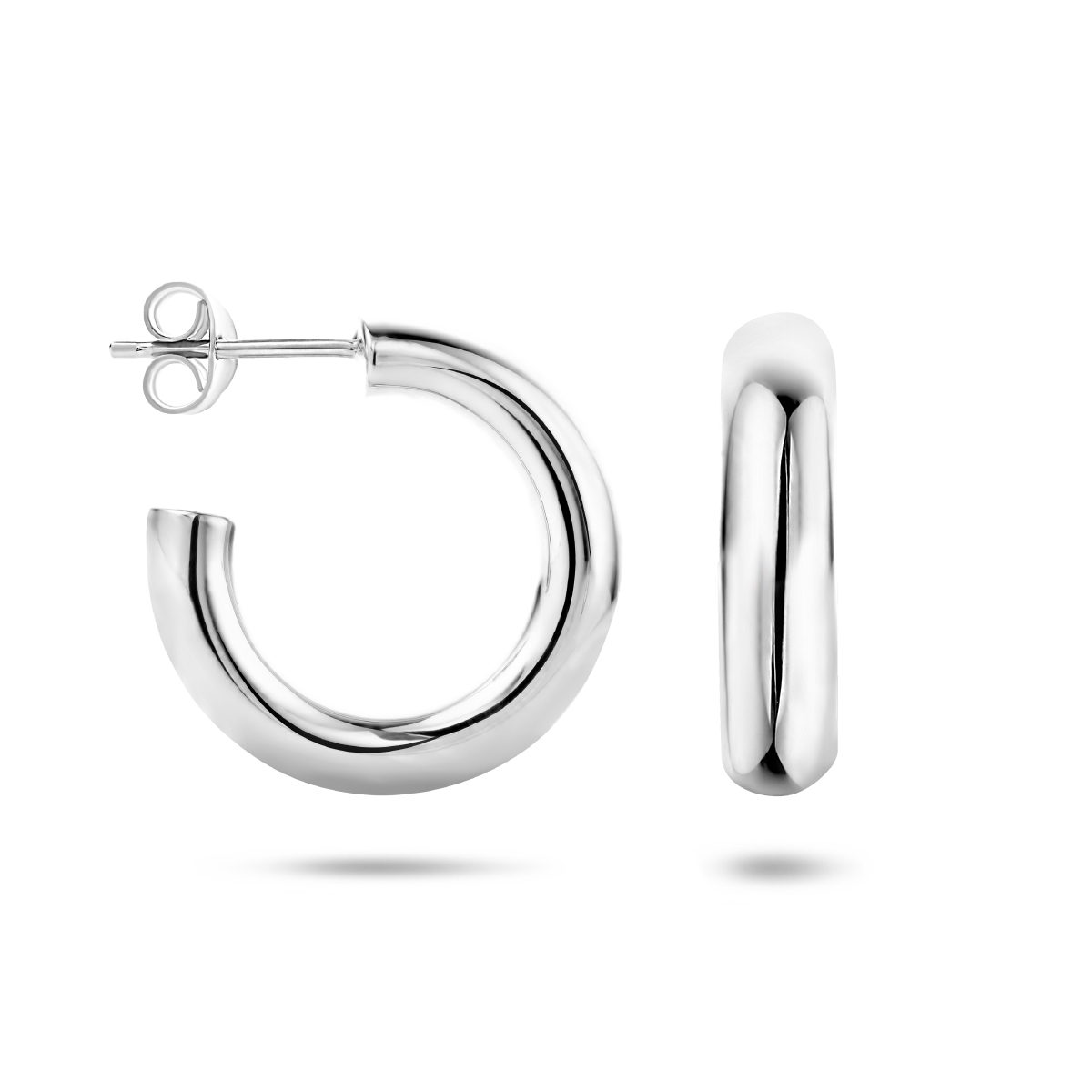 Gerhodineerd 925 zilveren stekeroorringen. De stekeroorringen hebben een afmeting van 24.5x6mm.