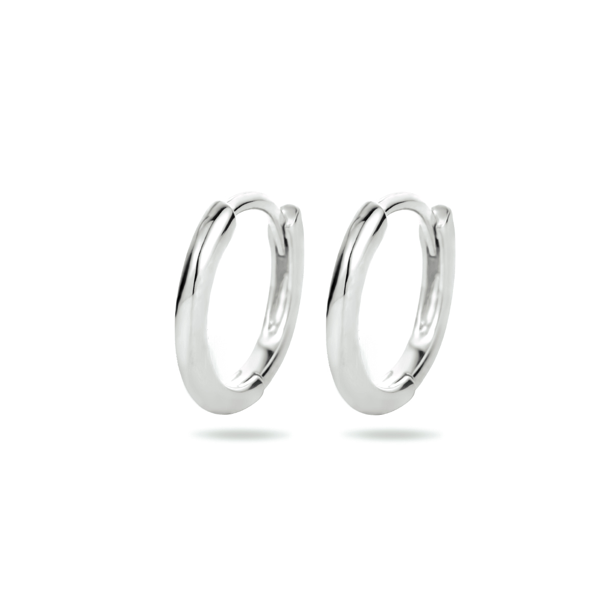 Gerhodineerd 925 zilveren klapoorringen. De klapoorringen hebben een afmeting van 12.5x1.5mm.