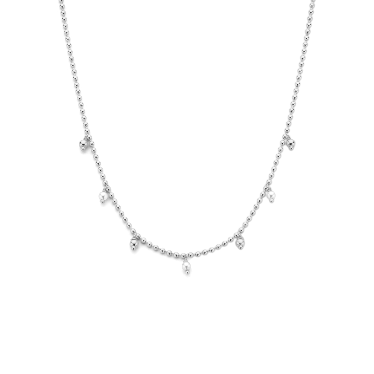 Gerhodineerd 925 zilveren collier uitgevoerd met bolletjes, zoetwaterparels en een karabijn sluiting. Het collier heeft een draaglengte van 40cm en een extensie van 4cm.