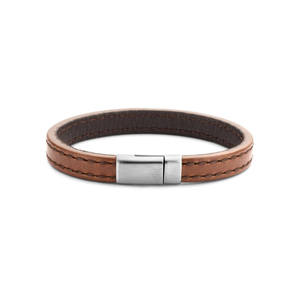 Bruin leren armband uitgevoerd met een stalen magneetsluiting. De armband heeft een breedte van 9mm.