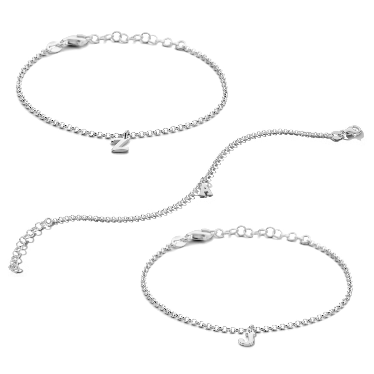 Gerhodineerd 925 zilveren armband met een letter en een karabijn sluiting. De armband heeft een schakelbreedte van 1.8mm en een draaglengte van 16cm met een extensie van 3cm.