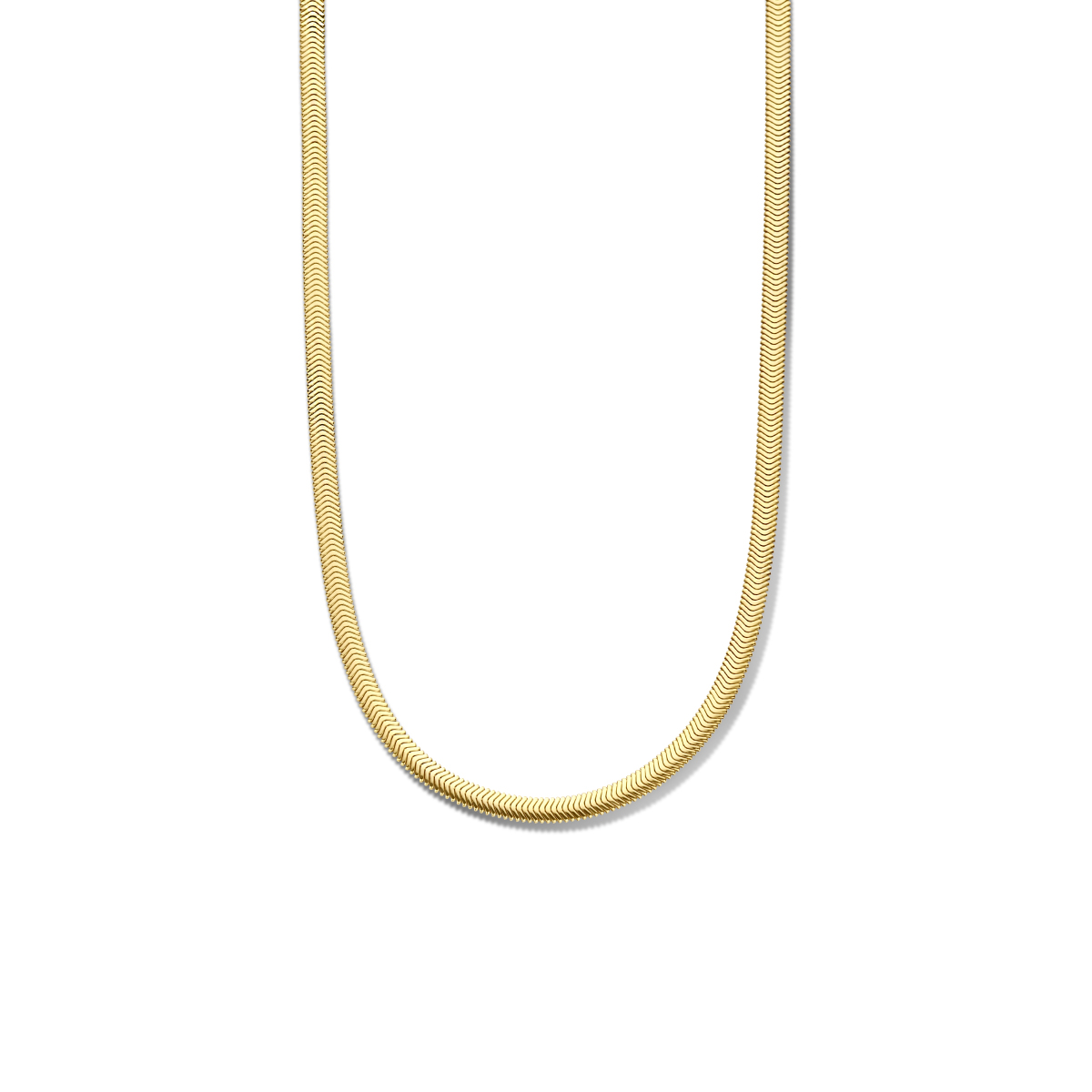 Geelgoud op 925 zilveren omega collier uitgevoerd met een karabijn sluiting. Het collier heeft een draaglengte van 40cm en een extensie van 4cm. Geen garantie op plating.