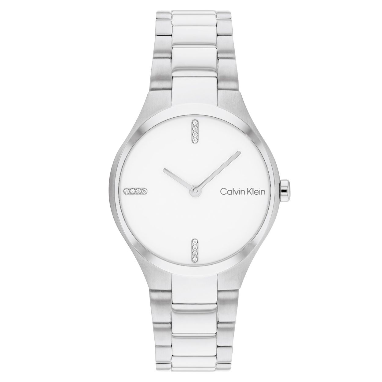 Calvin Klein CK25200332 Dames Staal Horloge 30mm 
Dit Calvin Klein dameshorloge met nr CK25200332 is een tijdloos ontwerp. De stijlvolle zilverkleurige ronde gladde stalen kast heeft een witte wijzerplaat met een gladde bezel. Op de wijzerplaat worden de 6, 9 en de 12 uur aangegeven met kristallen en op de 3 staat de naam Calvin Klein afgedrukt. Aan de zilverkleurige kast zit een zilverkleurige mat glimmende schakelband. Het sierlijke horloge heeft een mineraalglas, een doorsnee van 30mm en is 3 ATM.

OVER CALVIN KLEIN
Calvin Klein is een wereldwijd lifestylemerk dat gewaagde, vooruitstrevende idealen en een verleidelijke, vaak minimalistische, esthetiek nastreeft. Calvin Klein werd groot in de jaren 70 door haar mode- en merkjeans collecties. In de jaren 80 lanceerde Calvin Klein haar spraakmakende ondergoed dat uitdrukkelijk van logo âs voorzien was. Vanwege het grote succes is het merk ook succesvol uitgerold in Accessoires, Parfums, Home, Brillen, Golf, Horloges en Sieraden.
Sinds de oprichting in 1968 door Calvin Klein, heeft het merk haar reputatie opgebouwd als leider in de Amerikaanse mode, dankzij een cleane esthetiek en innovatieve ontwerpen. Calvin Klein wil haar publiek verleiden en inspireren door middel van provocerende beelden en opvallende ontwerpen die prikkelen. 

SPECIFICATIES:
- Mineraalglas
- Zilverkleurige stalen kast
- Witte wijzerplaat 
- Zilverkleurige schakelband
- Ronde kastvorm, Ã 30mm
- 3 ATM