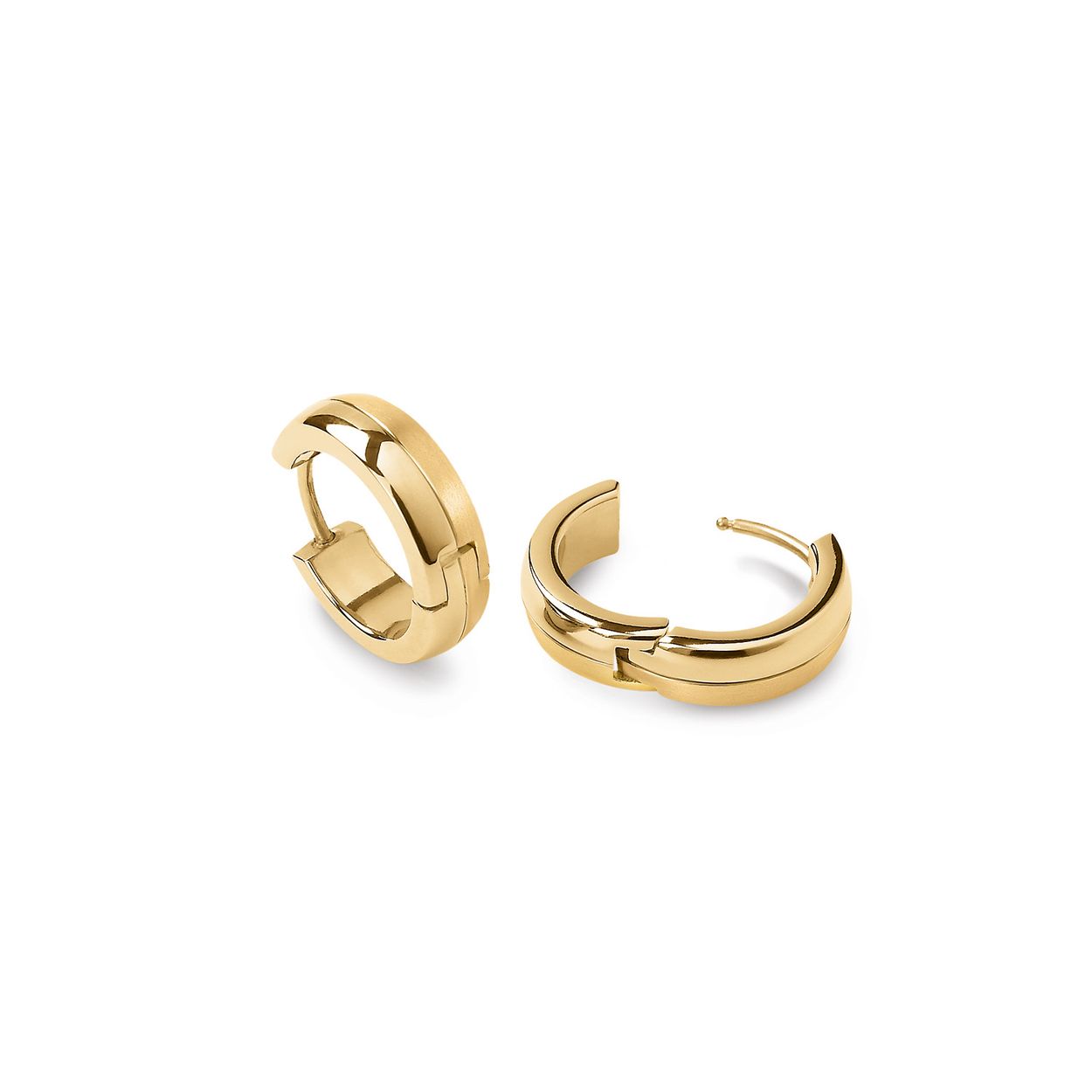 Boccia Titanium 0539-18 Oorringen
Deze unieke titanium oorringen van Boccia Titanium zijn een mooie toevoeging aan je sieradencollectie! Wat de goudkleurige oorbellen uniek maakt, is dat ze mooi om het oor vallen en mat en glanzend zijn. De doorsnee is 16mm en ze zijn 5mm breed. Dit geeft een sierlijk effect. Combineer de oorbellen met andere sieraden van Boccia voor een complete look. 

HET MERK
Boccia Titanium is het titanium merk van Nederland, dat zijn oorsprong in Duitsland vindt en is opgericht in het jaar 1992. Ontwikkeld door internationale ontwerpers. Alle titanium componenten van de BOCCIA TITANIUM collectie zijn gemaakt van 99,7% puur titanium; het bijzondere materiaal. Het is licht in gewicht, neemt de temperatuur van de huid aan en is zeer huidvriendelijk. Bovendien is het corrosie- en temperatuurbestendig.

SPECIFICATIES
- Oorringen
- Puur titanium
- Mat en glanzend