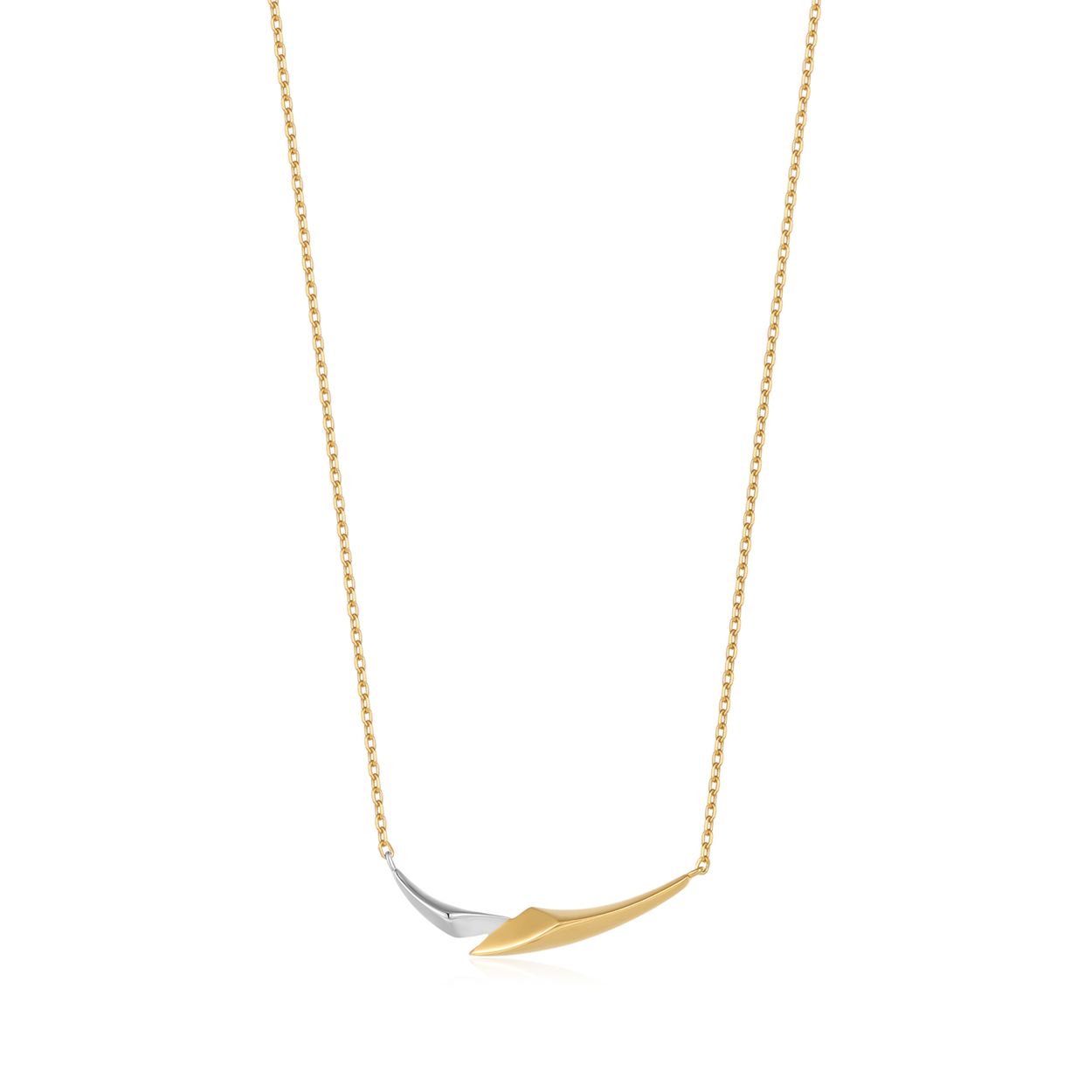 AH N049-02T Tough Love
Deze op een pijl geinspireerde goudkleurige chain halsketting met een bicolor tussenstuk is perfect voor elke gelegenheid en geven een update voor je dagelijkse collectie. Sierlijk en speels voor een maximalistische look, zeker mooi te combineren met de bijpassende andere sieraden van Ania Haie. 

HET MERK
Geïnspireerd door de laatste fashion trends is Ania Haie het toonaangevende sieradenmerk voor hoogkwalitatieve maar ook betaalbare zilveren sieraden, zonder op de kwaliteit in te leveren. Iedere collectie is gebaseerd op de laatste catwalktrends, waardoor Ania Haie snel tot hét sieradenmerk voor stijlbewuste consumenten is verkozen. Elk sieraad wordt ontworpen om te combineren met andere sieraden waardoor je je eigen look kunt creëren. Maar ook zijn Ania Haie sieraden opvallend genoeg om op zichzelf te dragen. 

SPECIFICATIES
- Gold Arrow Chain Necklace 
- Ketting
- 925 zilver met gold plating
- Lengte 43-48cm
- AH N049-02T