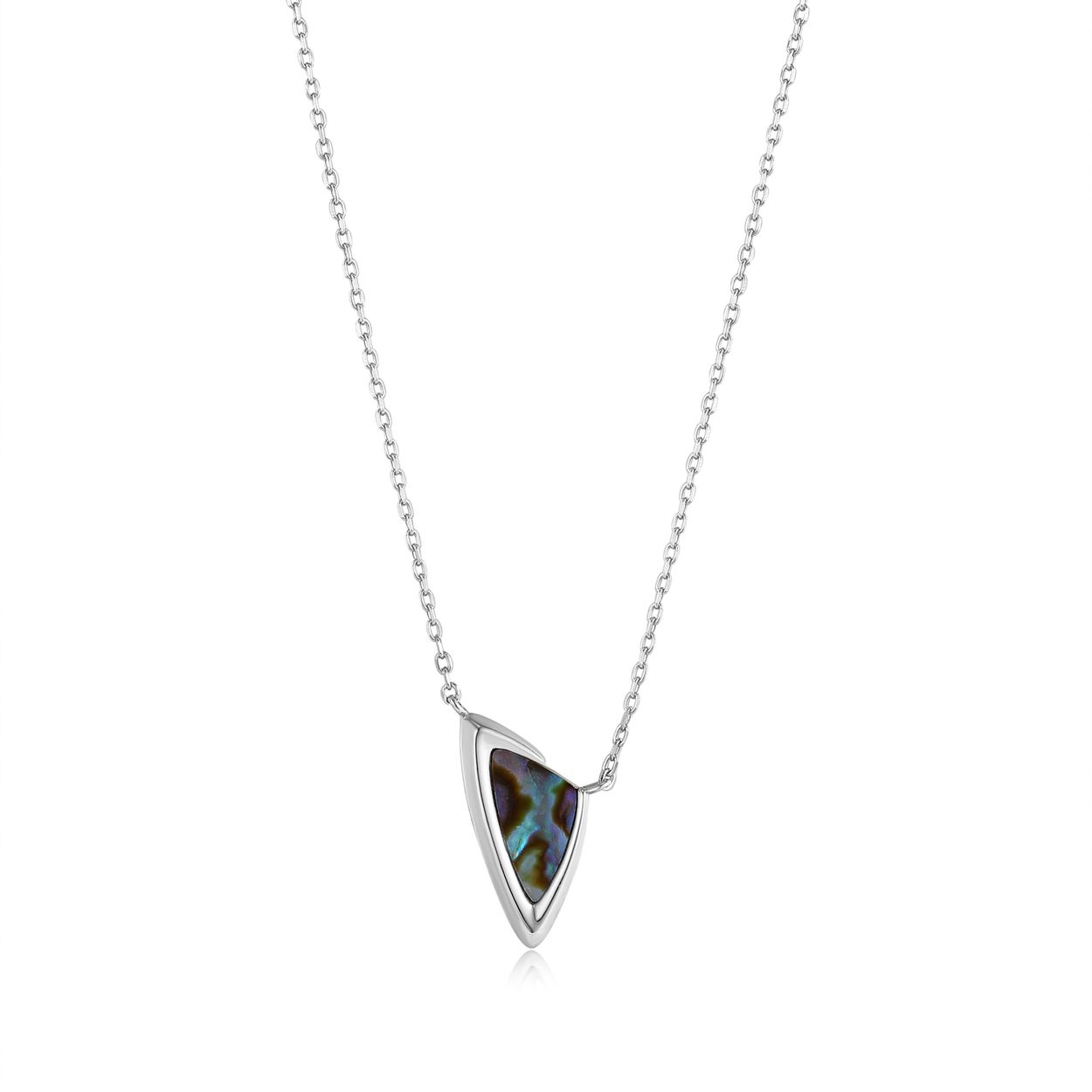 
Deze op een pijl geinspireerde zilverkleurige halsketting met een driehoekig tussenstuk met zwarte abalone schelp is perfect voor elke gelegenheid en geven een update voor je dagelijkse collectie. Sierlijk en speels en mooi te combineren met de bijpassende andere sieraden van Ania Haie. 

